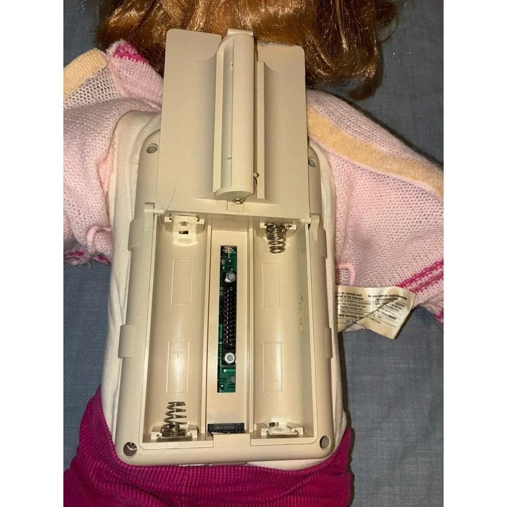 Julie Worlds Most Intelligent Talking Doll 1987 Worlds of Wonder Box Works *flaw